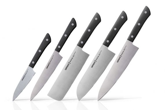 A collection of kitchen knives with optimal weight